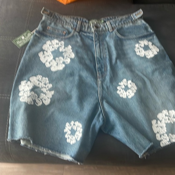 Brand new never worn denim tears denim shorts got 2 of the same pair sent - Picture 1 of 2
